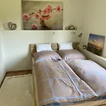 Carogruen In Erfurt-gemuetlich-sonnig-kueche-bad-garten-parken-pool-sauna-wlan * Эрфурт