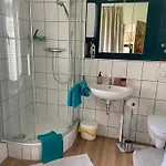 Carogruen In Erfurt-gemuetlich-sonnig-kueche-bad-garten-parken-pool-sauna-wlan *