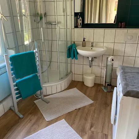 Waldpeter Bei Carogruen In Erfurt-gemuetlich-sonnig-garten-parken-pool-sauna-wlan