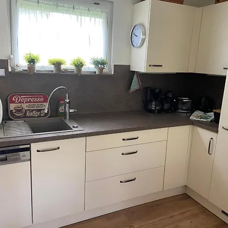 In Erfurt-gemütlich-sonnig-küche-bad-garten-parken-pool-sauna-wlan-carogrün Apartment *