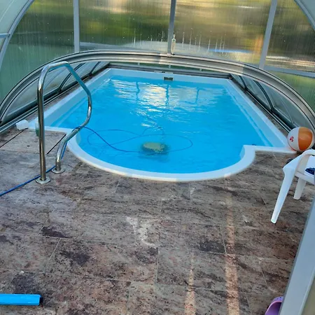 Waldpeter Bei Carogruen In Erfurt-gemuetlich-sonnig-garten-parken-pool-sauna-wlan *