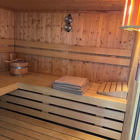 Waldpeter Bei Carogruen In Erfurt-gemuetlich-sonnig-garten-parken-pool-sauna-wlan 埃尔福特