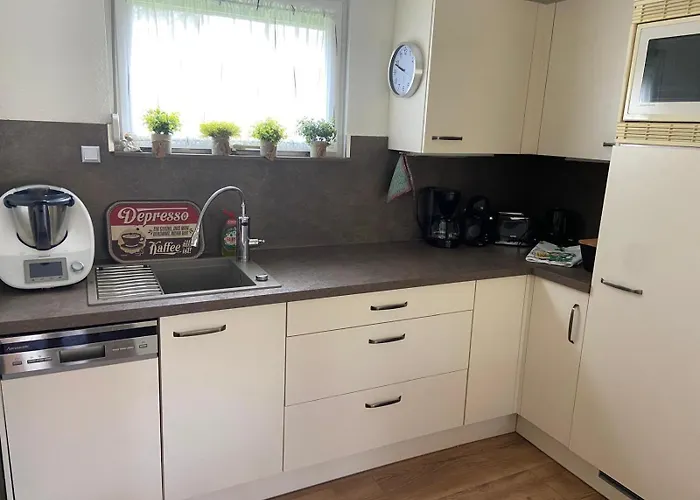 Carogruen In Erfurt-gemuetlich-sonnig-kueche-bad-garten-parken-pool-sauna-wlan Апартаменты *